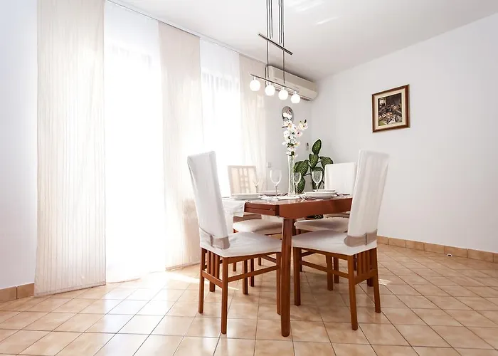 Diana Boulevard Apartment